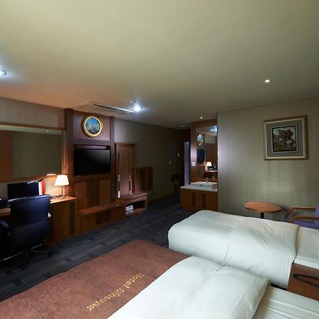 Benikea Premier Hotel Siheung Екстериор снимка