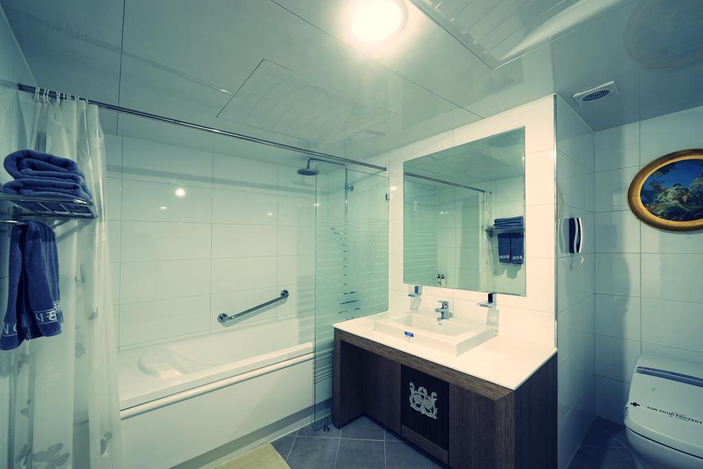 Benikea Premier Hotel Siheung Екстериор снимка