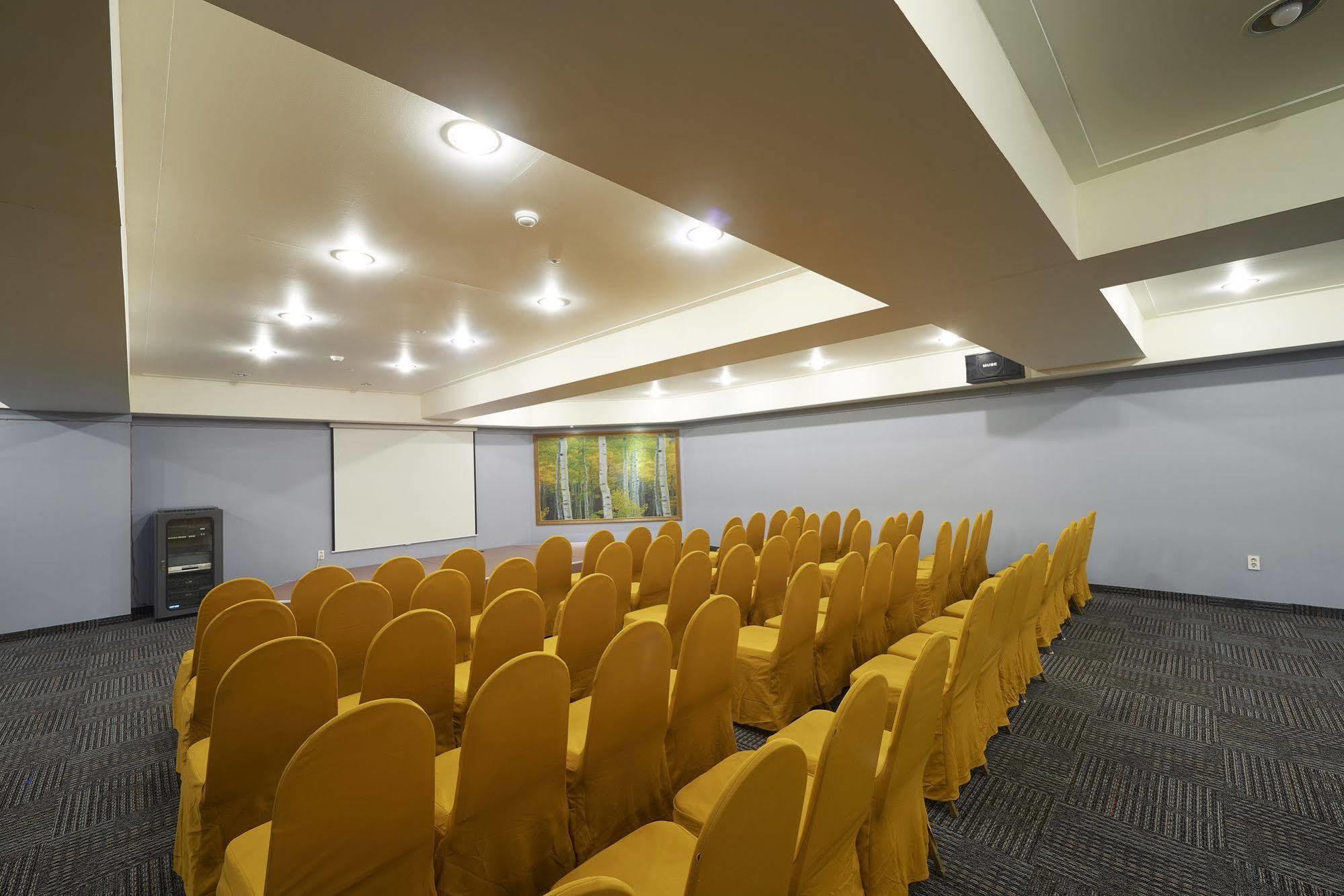 Benikea Premier Hotel Siheung Екстериор снимка
