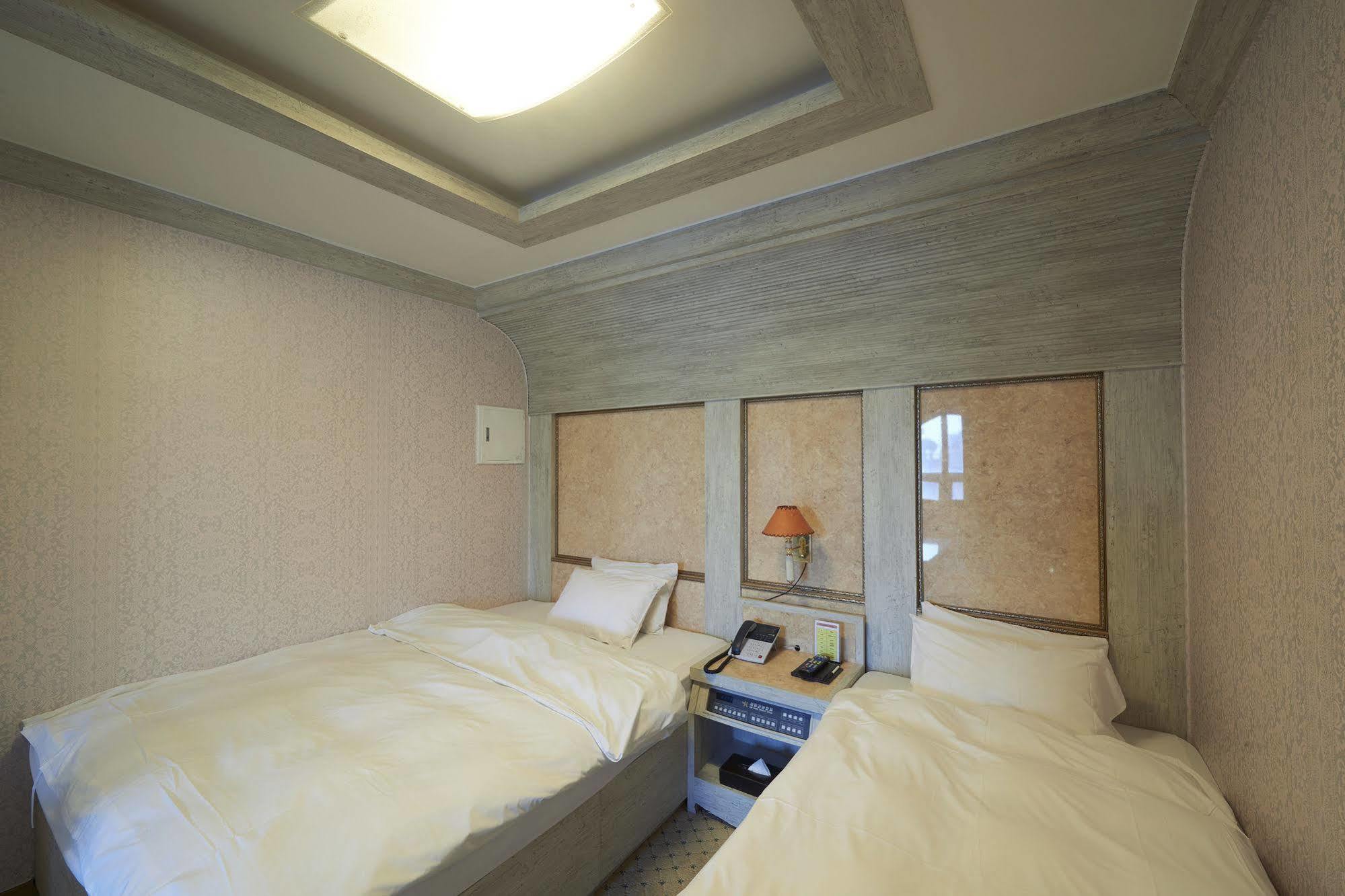Benikea Premier Hotel Siheung Екстериор снимка