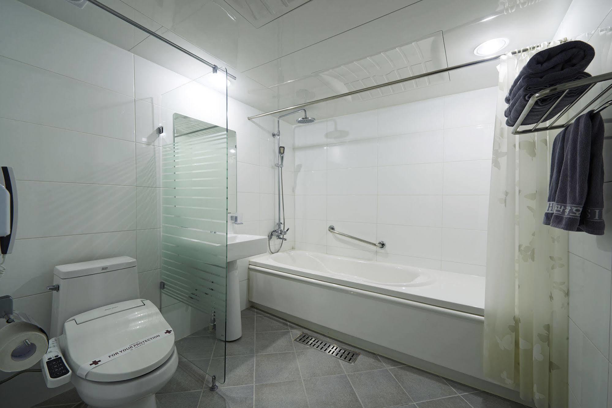 Benikea Premier Hotel Siheung Екстериор снимка
