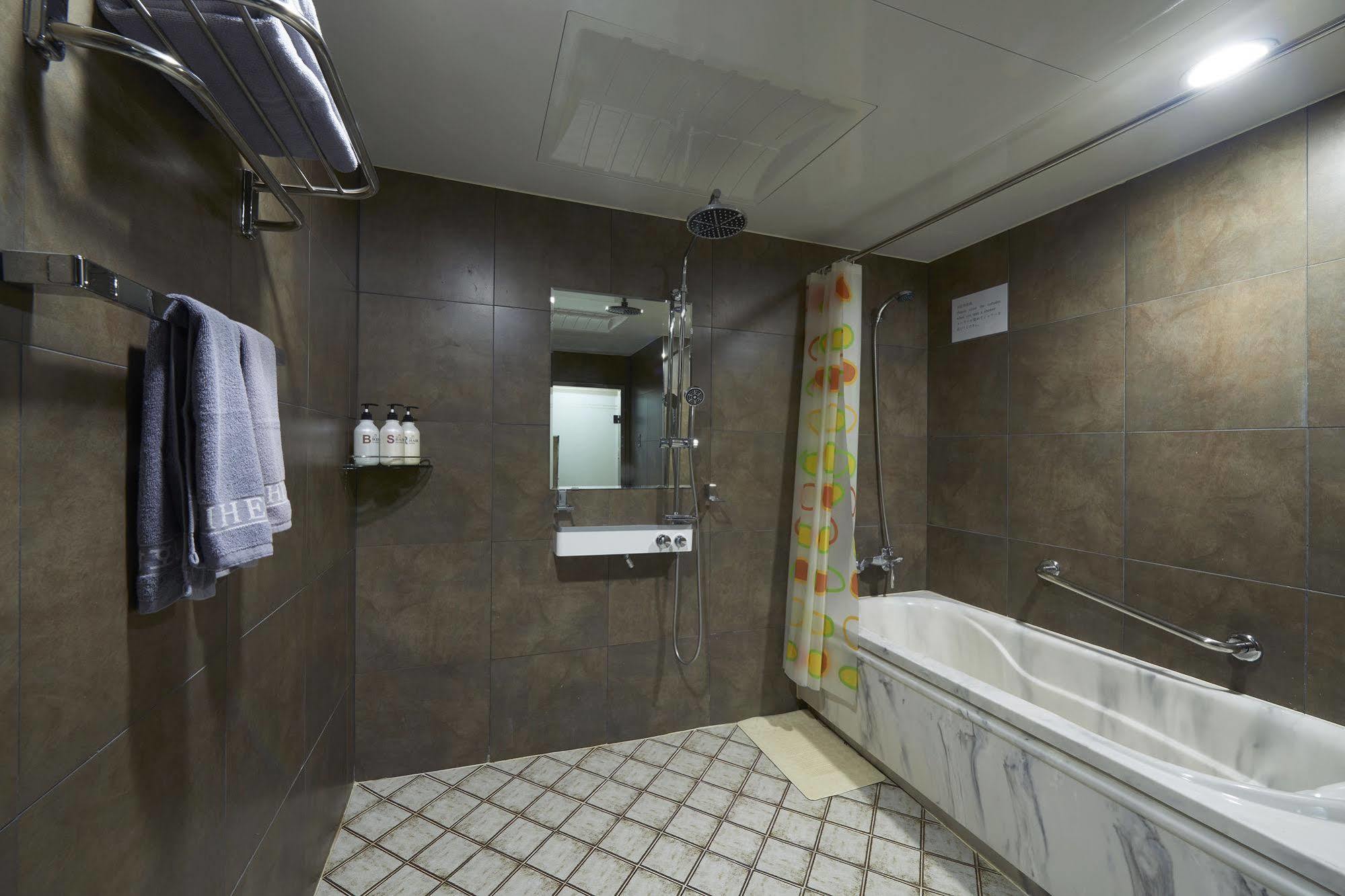 Benikea Premier Hotel Siheung Екстериор снимка