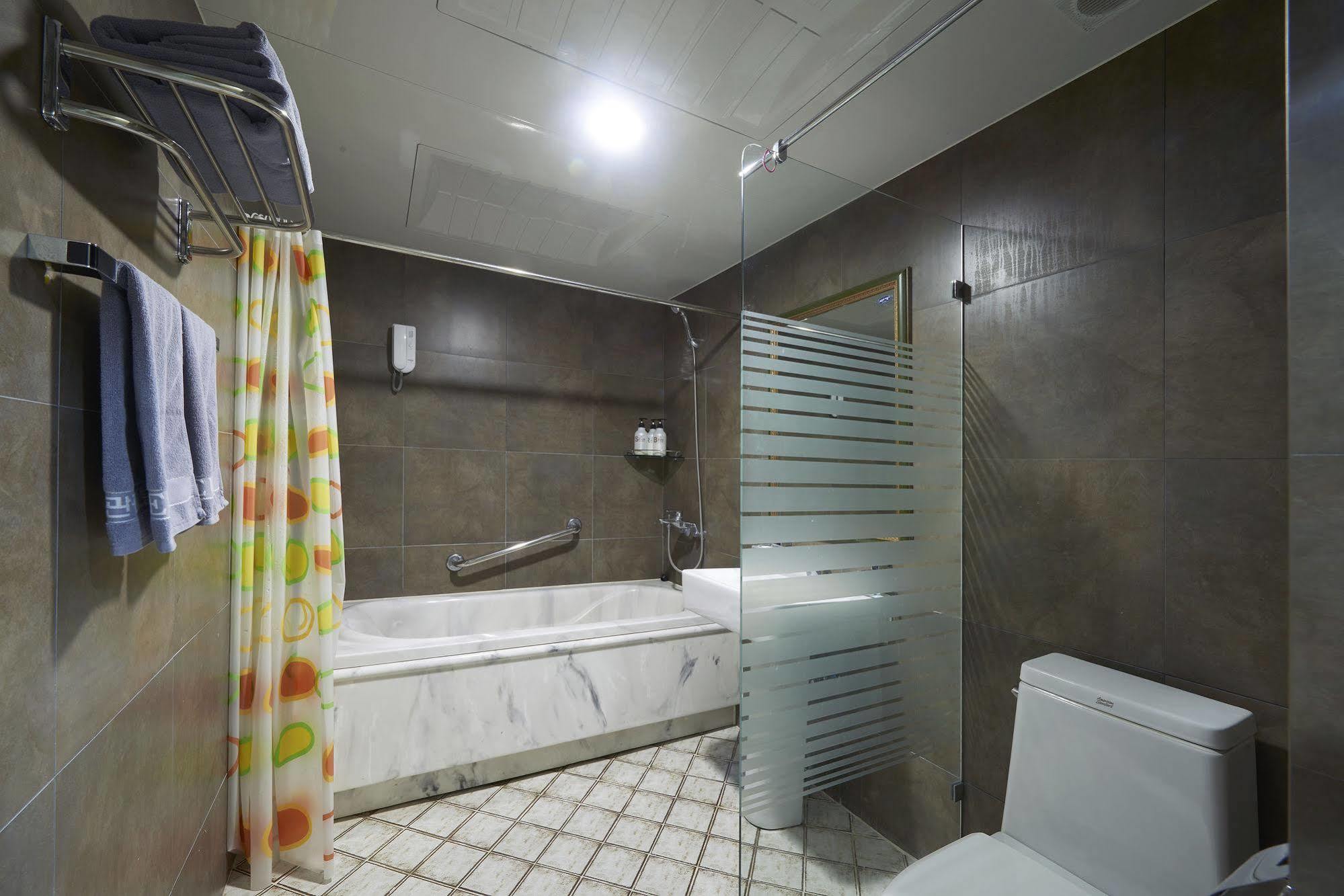 Benikea Premier Hotel Siheung Екстериор снимка