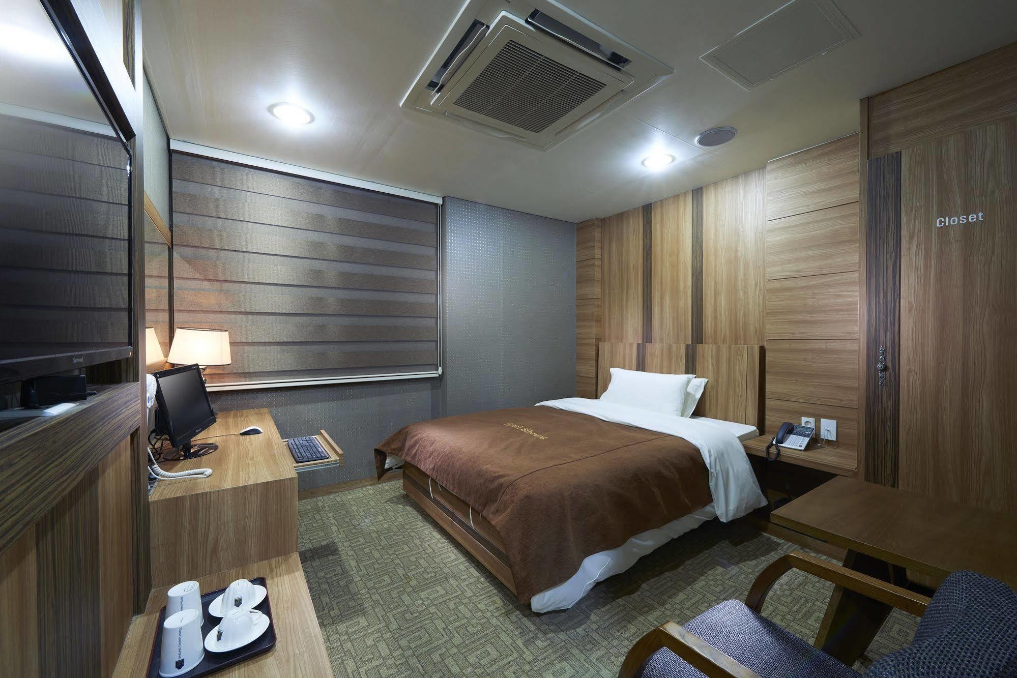 Benikea Premier Hotel Siheung Екстериор снимка